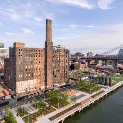 Six-acre park opens at Williamsburg’s Domino Sugar Factory site