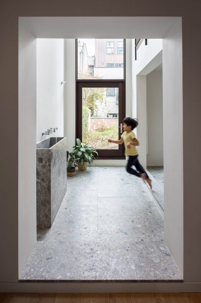 Extended Townhouse by vonDALWIG Architecture