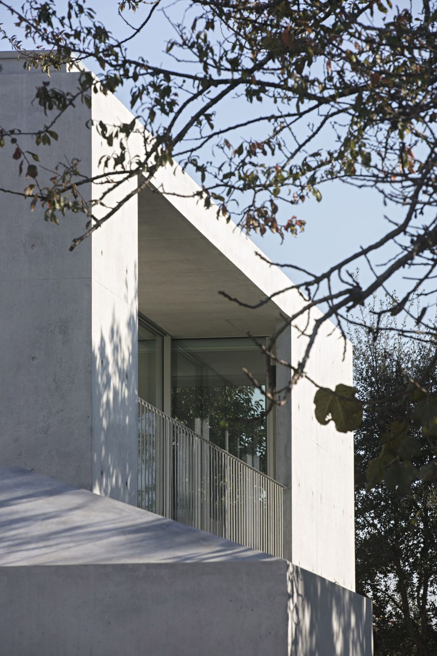 House in Serralves by João Vieira Campos