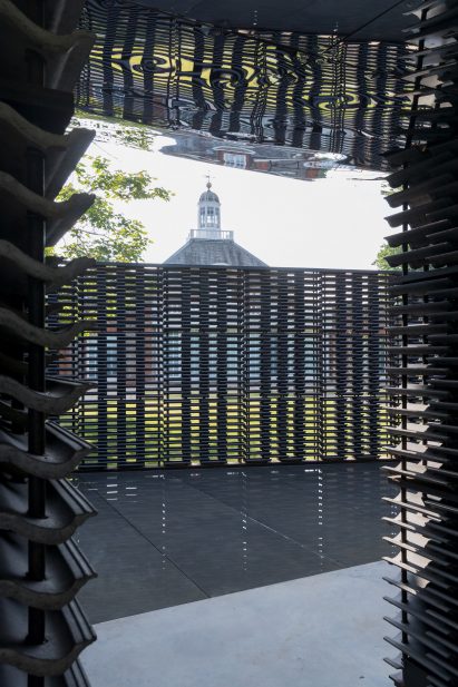 Frida Escobedo builds Serpentine Pavilion featuring "woven tapestry" of concrete tiles
