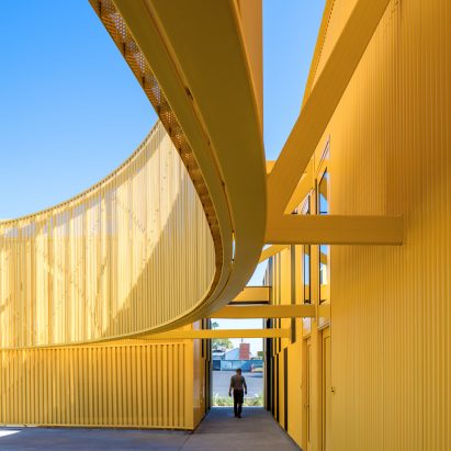 Latest Dezeen Weekly features a bright yellow school and a wallet for cryptocurrency