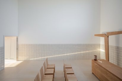 Álvaro Siza builds Capela do Monte chapel for new off-grid retreat in the Algarve