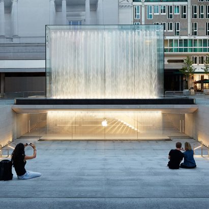 Apple Piazza Liberty by Foster + Partners