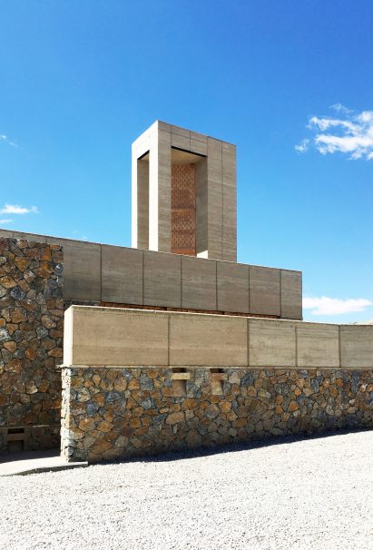 Arcop arranges Afghan hospital around public and private courtyards