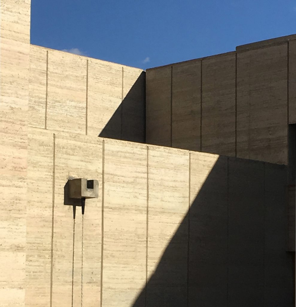 Arcop arranges Afghan hospital around public and private courtyards