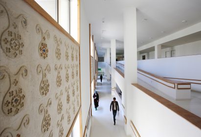 Arcop arranges Afghan hospital around public and private courtyards