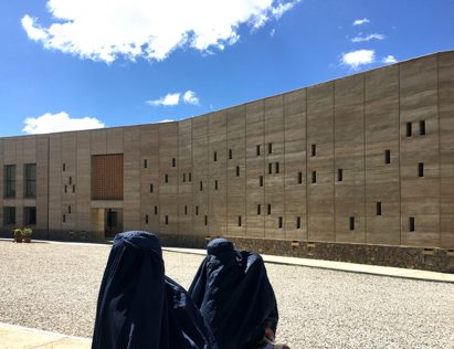 Arcop arranges Afghan hospital around public and private courtyards