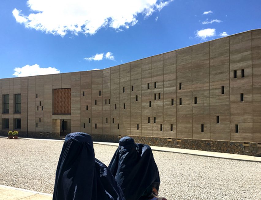Arcop arranges Afghan hospital around public and private courtyards