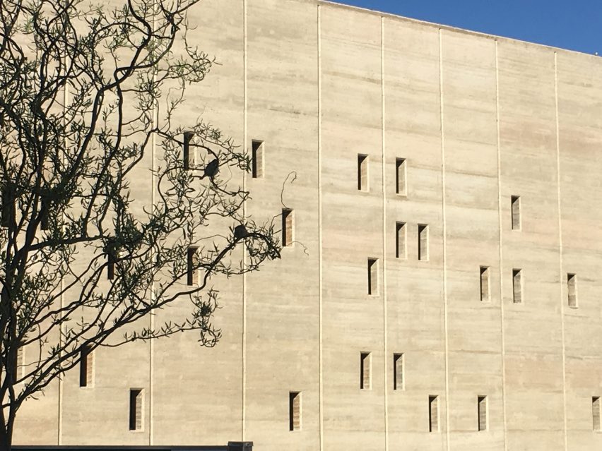 Arcop arranges Afghan hospital around public and private courtyards