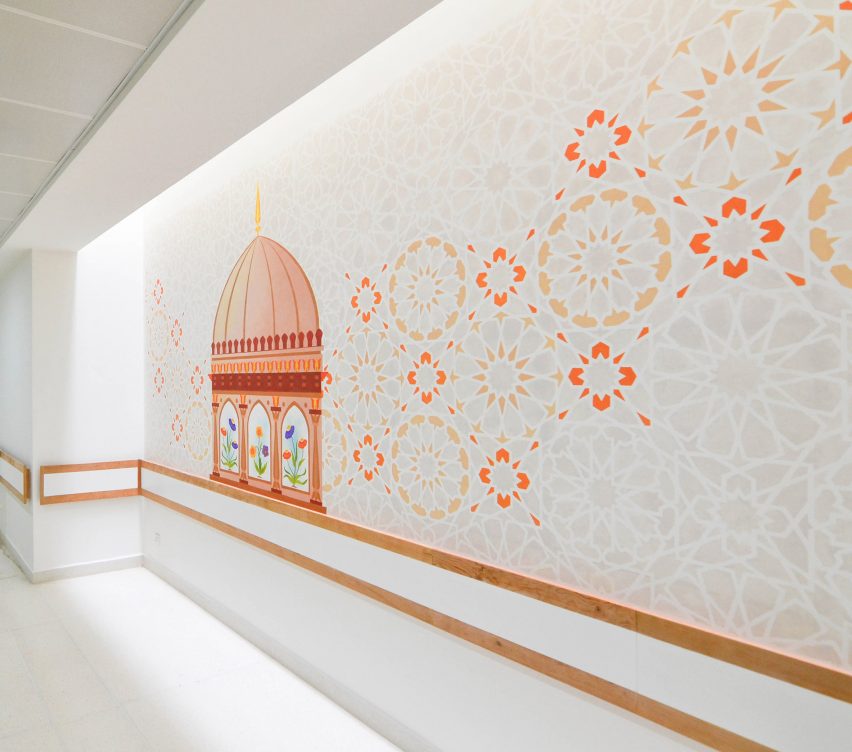 Arcop arranges Afghan hospital around public and private courtyards
