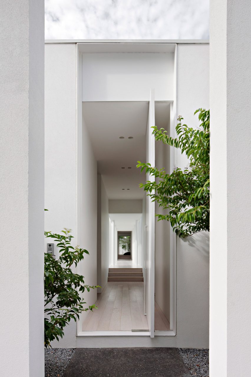 All-white house by Studio Four