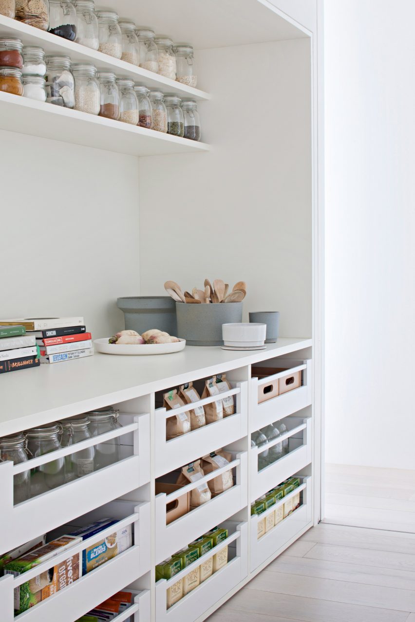 All-white house by Studio Four