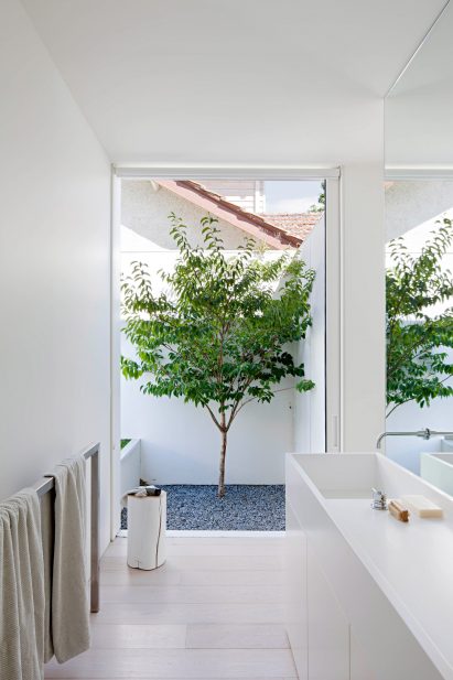 All-white house by Studio Four