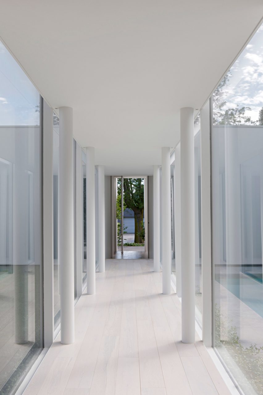 All-white house by Studio Four