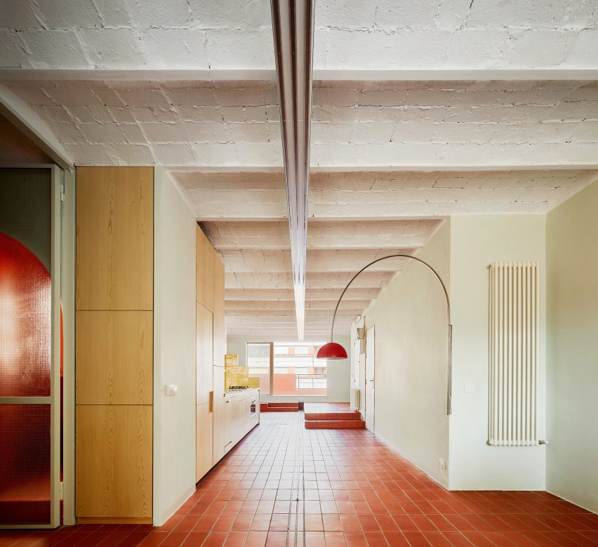 Escolano + Steegmann create apartment that recalls rooftops of Barcelona