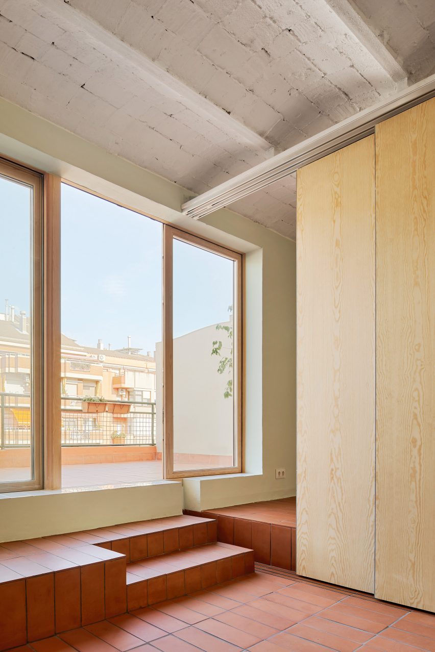 Escolano + Steegmann create apartment that recalls rooftops of Barcelona