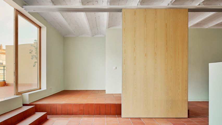 Escolano + Steegmann create apartment that recalls rooftops of Barcelona