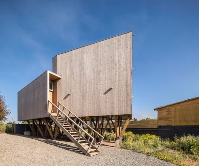 Casa Mujeres by Ignacio Correa