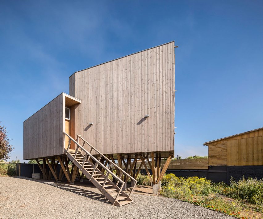 Casa Mujeres by Ignacio Correa