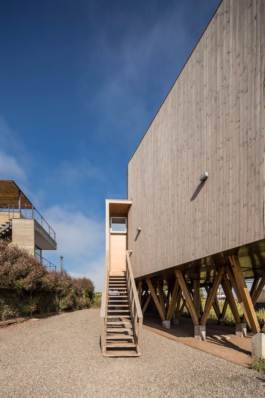 Casa Mujeres by Ignacio Correa