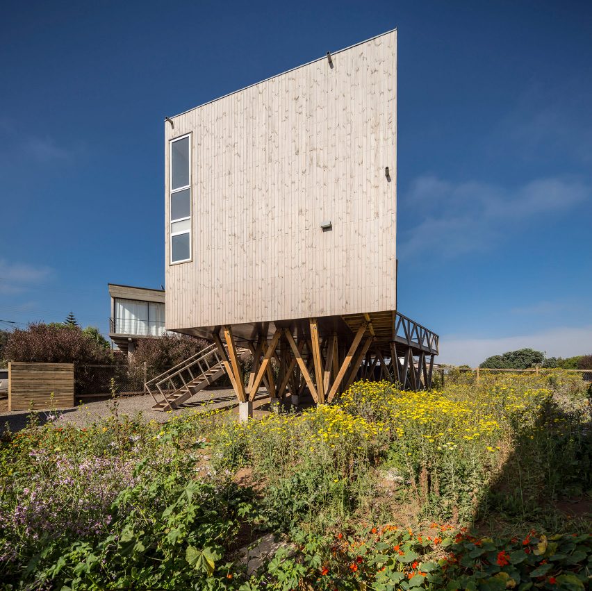 Casa Mujeres by Ignacio Correa