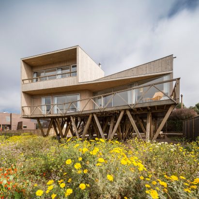 Casa Mujeres by Ignacio Correa