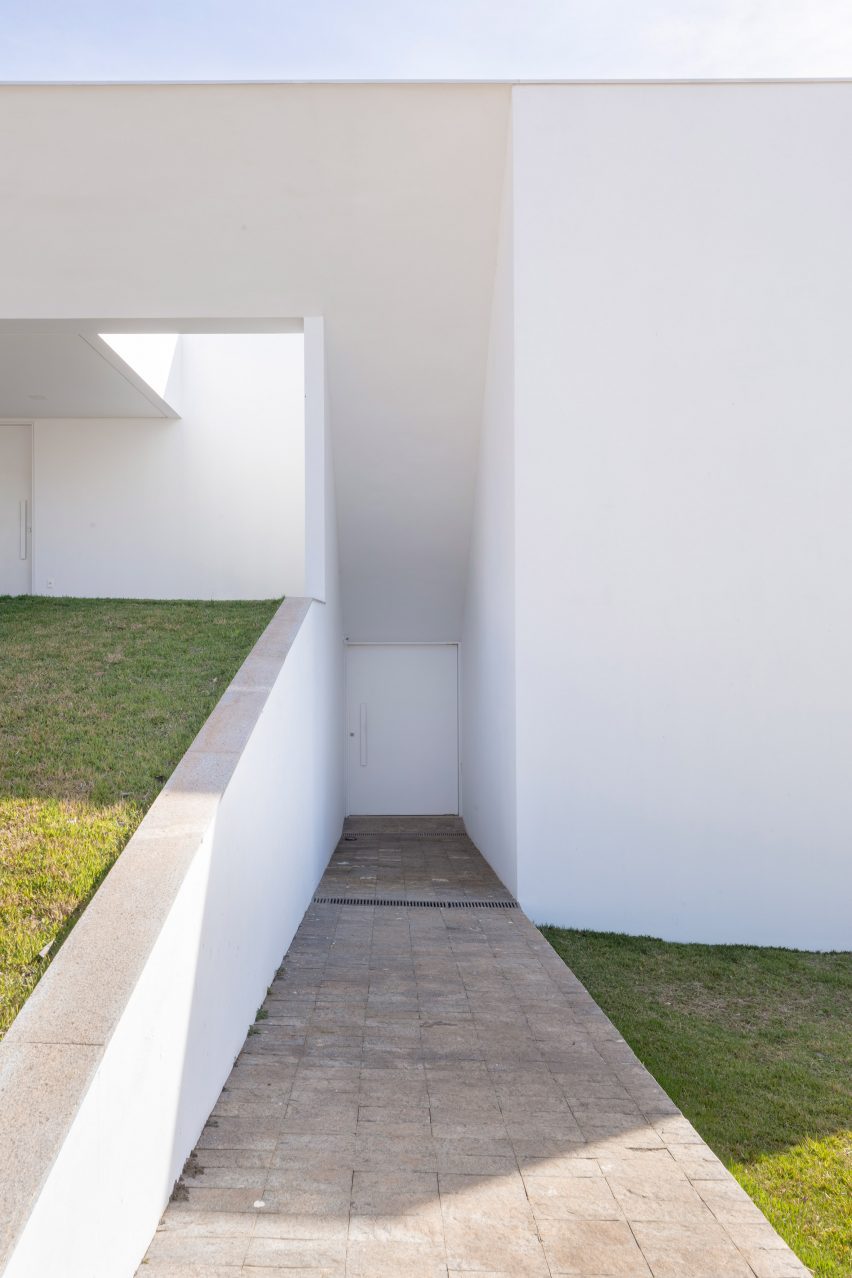 Cora House by Bloco Arquitetos