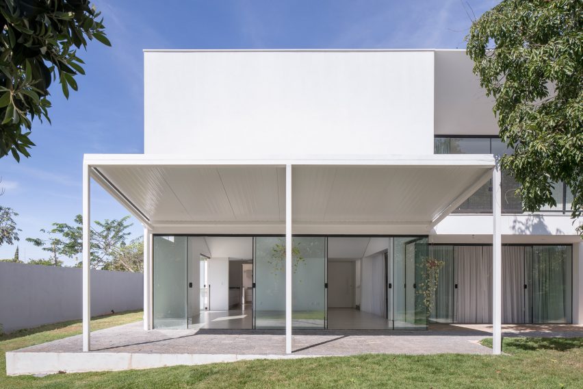 Cora House by Bloco Arquitetos