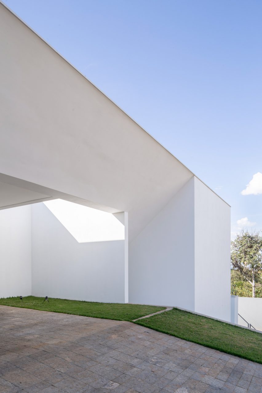 Cora House by Bloco Arquitetos