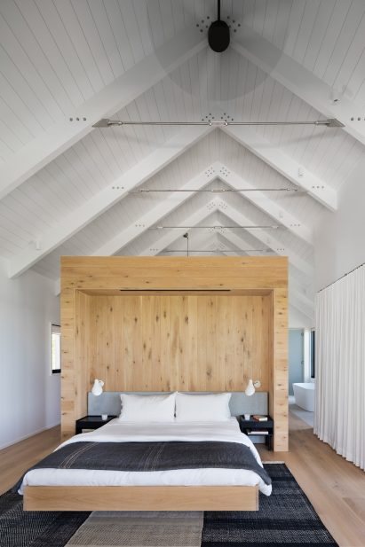 East Lake House by Robert Young Architects