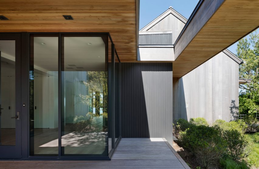East Lake House by Robert Young Architects