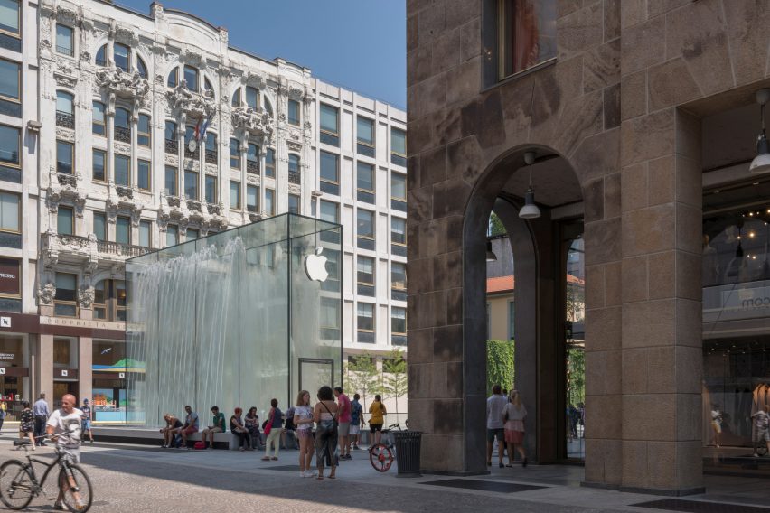 Foster + Partners Apple Store Milan. Photos by Nigel Young