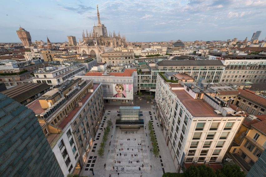 Foster + Partners Apple Store Milan. Photos by Nigel Young