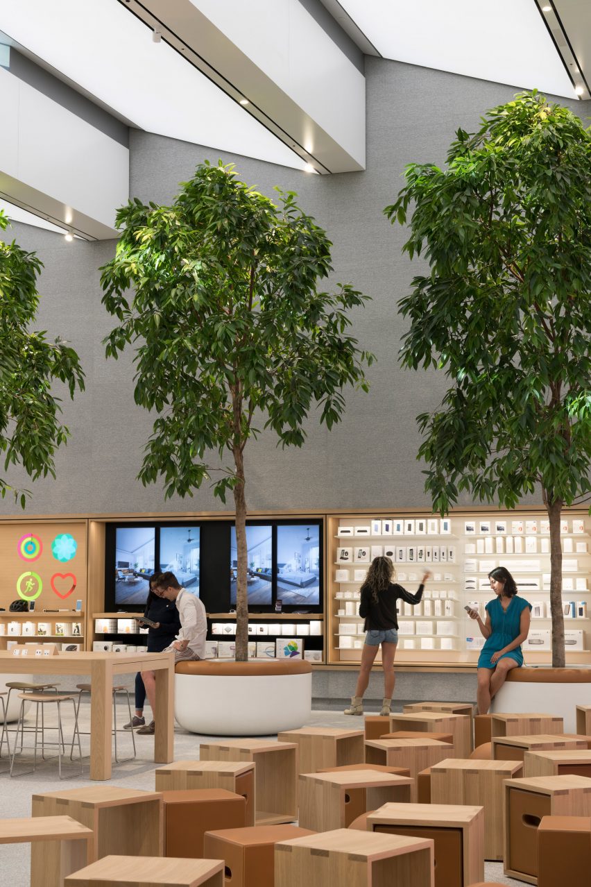 Foster + Partners Apple Store Milan. Photos by Nigel Young