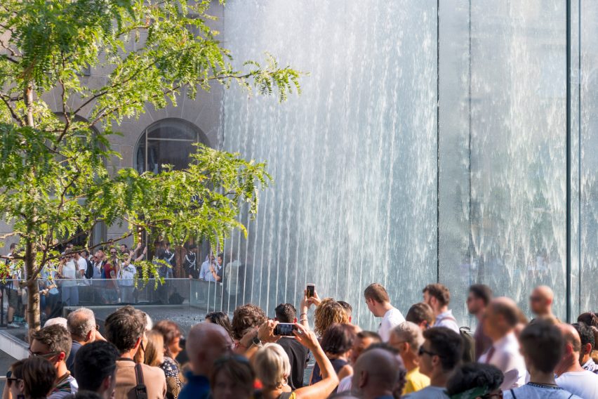 Foster + Partners Apple Store Milan. Photos by Nigel Young