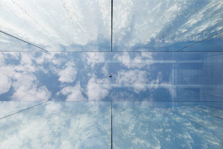 Foster + Partners Apple Store Milan. Photos by Nigel Young