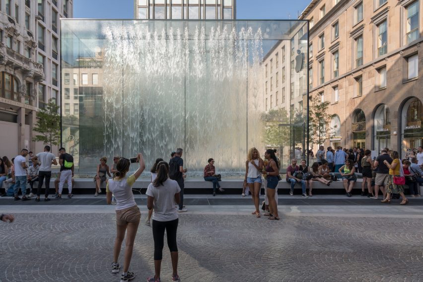 Foster + Partners Apple Store Milan. Photos by Nigel Young