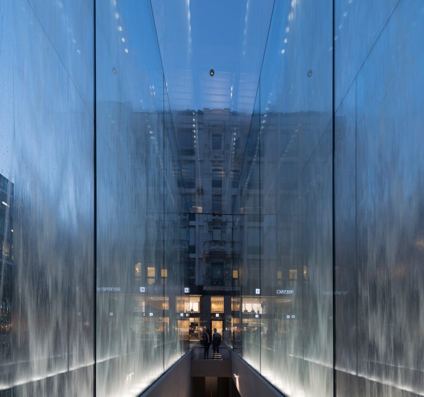 Foster + Partners Apple Store Milan. Photos by Nigel Young