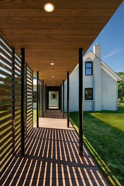Foster Road Retreat by Neumann Monson Architects