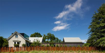 Foster Road Retreat by Neumann Monson Architects