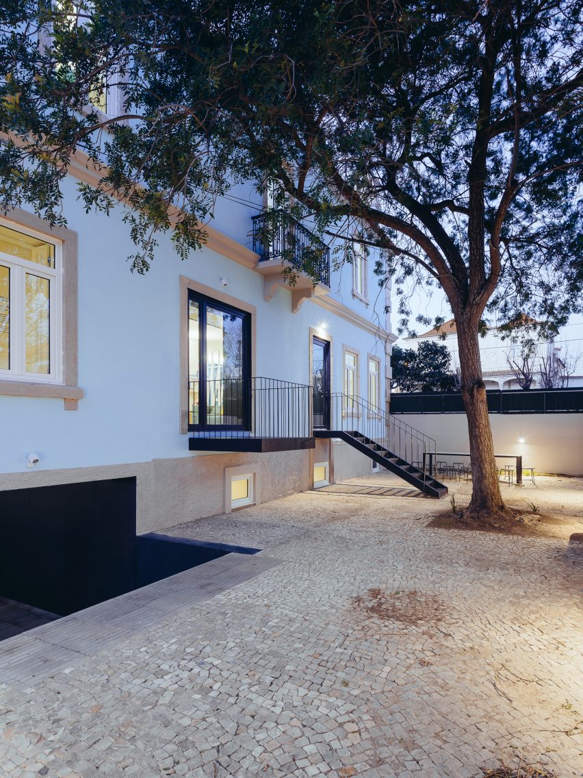 Hostel in Parede by Aurora Arquitectos