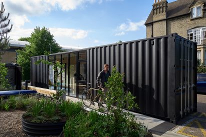 Hughes Hall porters' lodge by Neubau