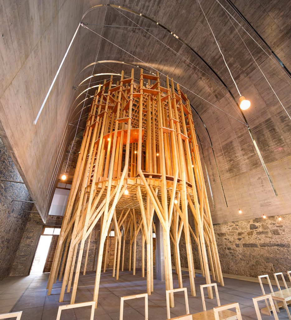 Portuguese architects Cerejeira Fontes renovate the Imaculada Chapel with an “indoor forest” structure