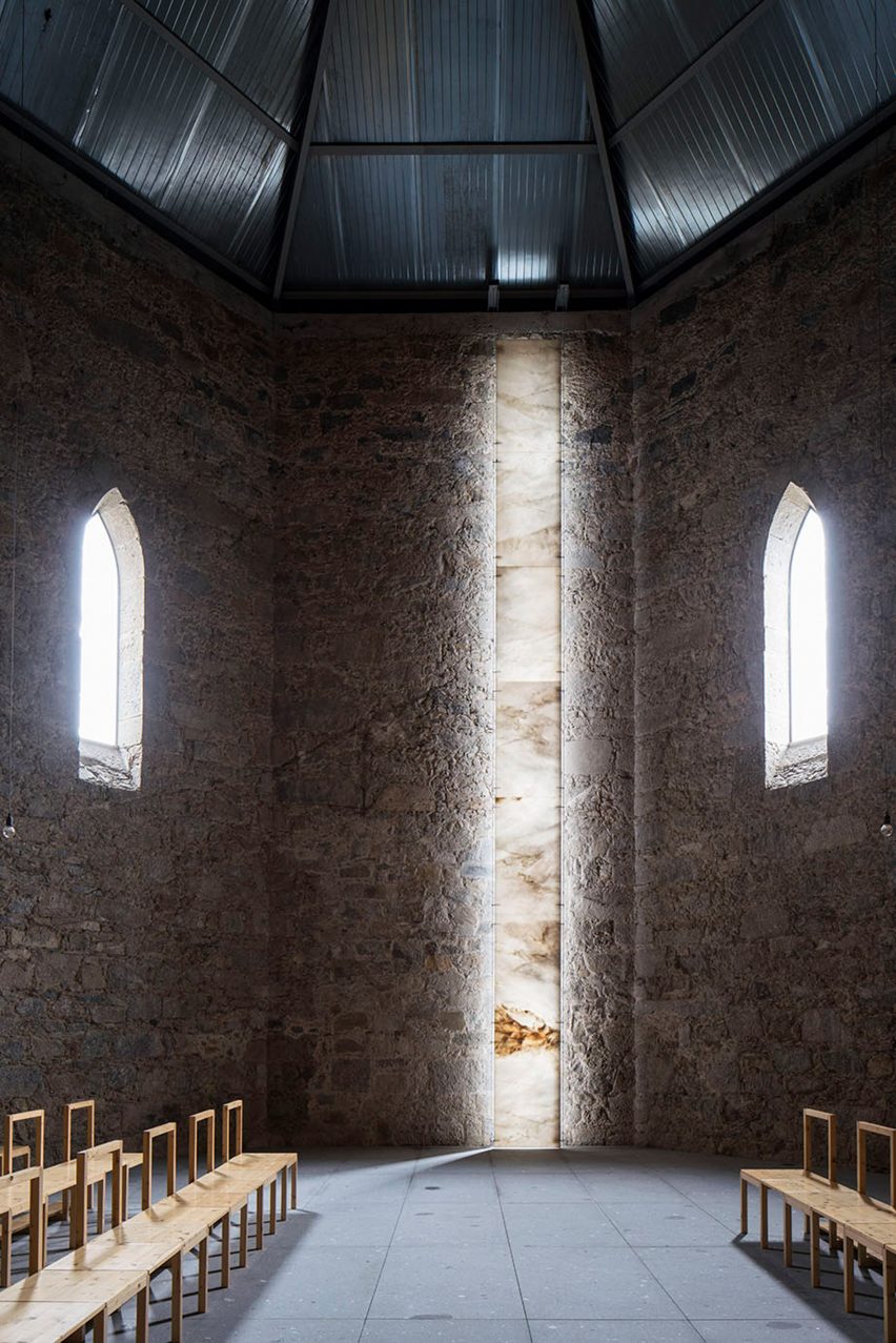 Portuguese architects Cerejeira Fontes renovate the Imaculada Chapel with an “indoor forest” structure