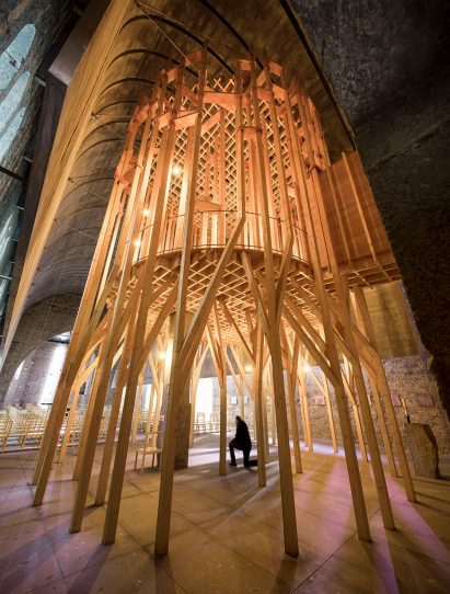 Portuguese architects Cerejeira Fontes renovate the Imaculada Chapel with an “indoor forest” structure