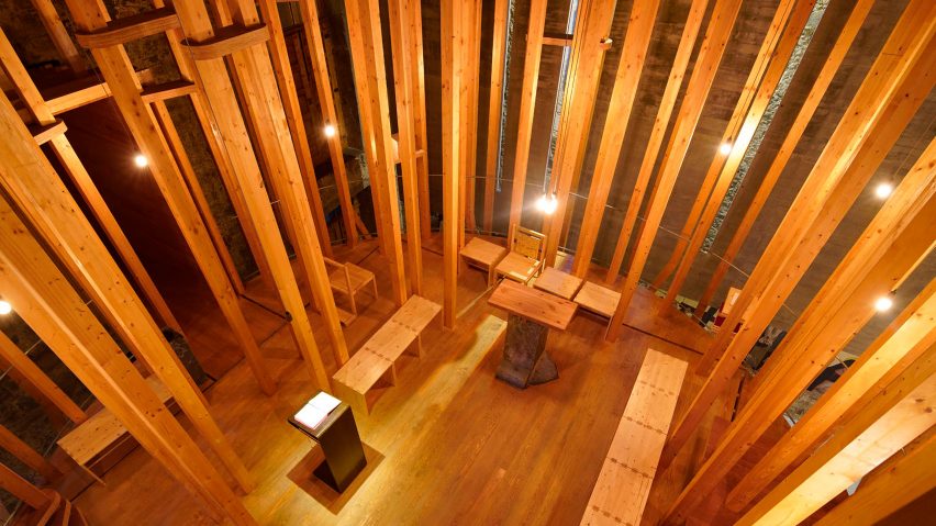 Portuguese architects Cerejeira Fontes renovate the Imaculada Chapel with an “indoor forest” structure