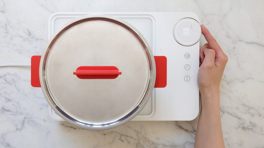 Royal College of Art graduate Yu Li has designed a portable cooking set that is aimed at millennials with limited kitchen space.
