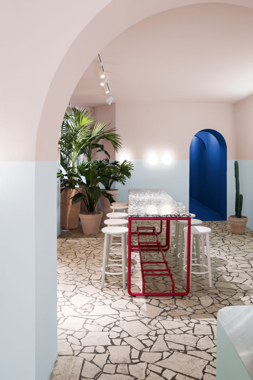 Ester Bruzkus Architekten designs Hockney-inspired restaurant in Berlin