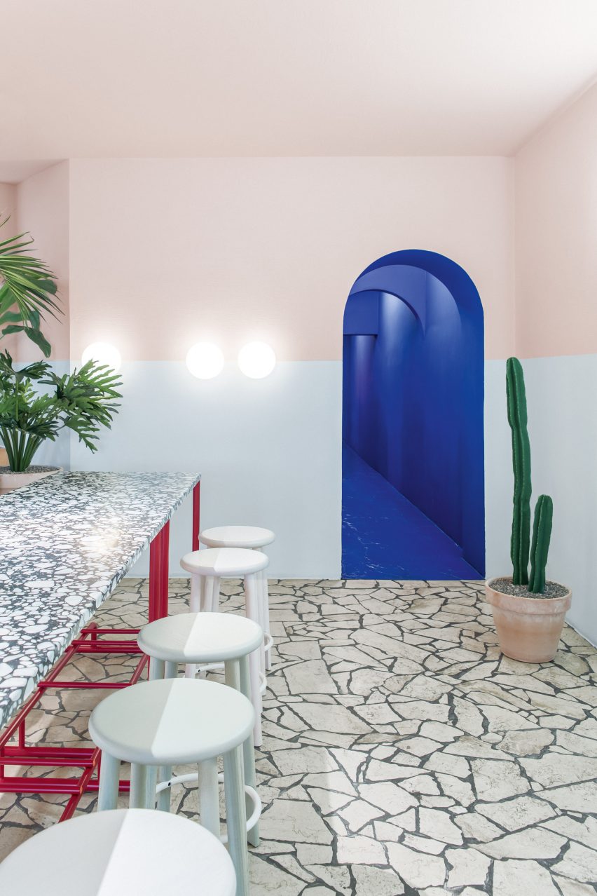 Ester Bruzkus Architekten designs Hockney-inspired restaurant in Berlin