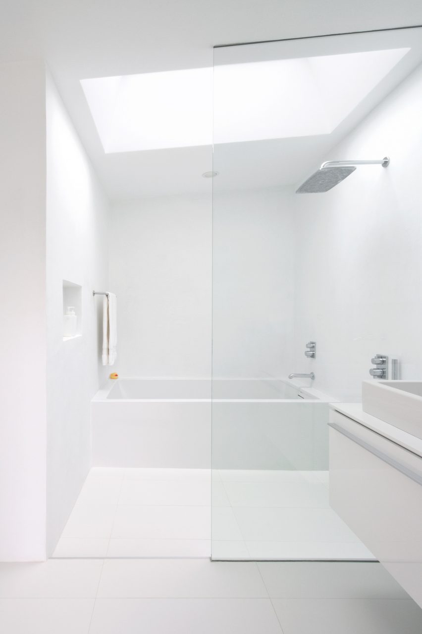 Rear Window House by Edward Ogosta Architecture